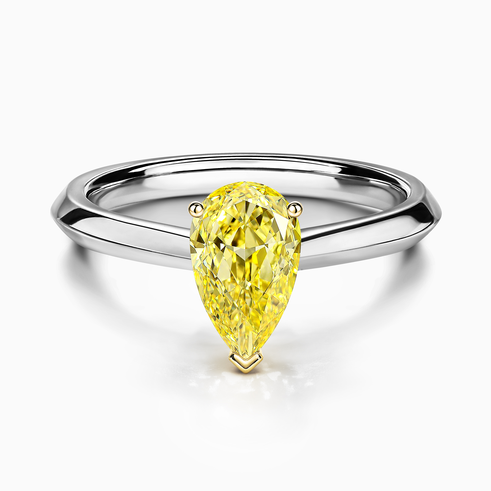 Кольцо с жёлтым бриллиантом огранки груша.