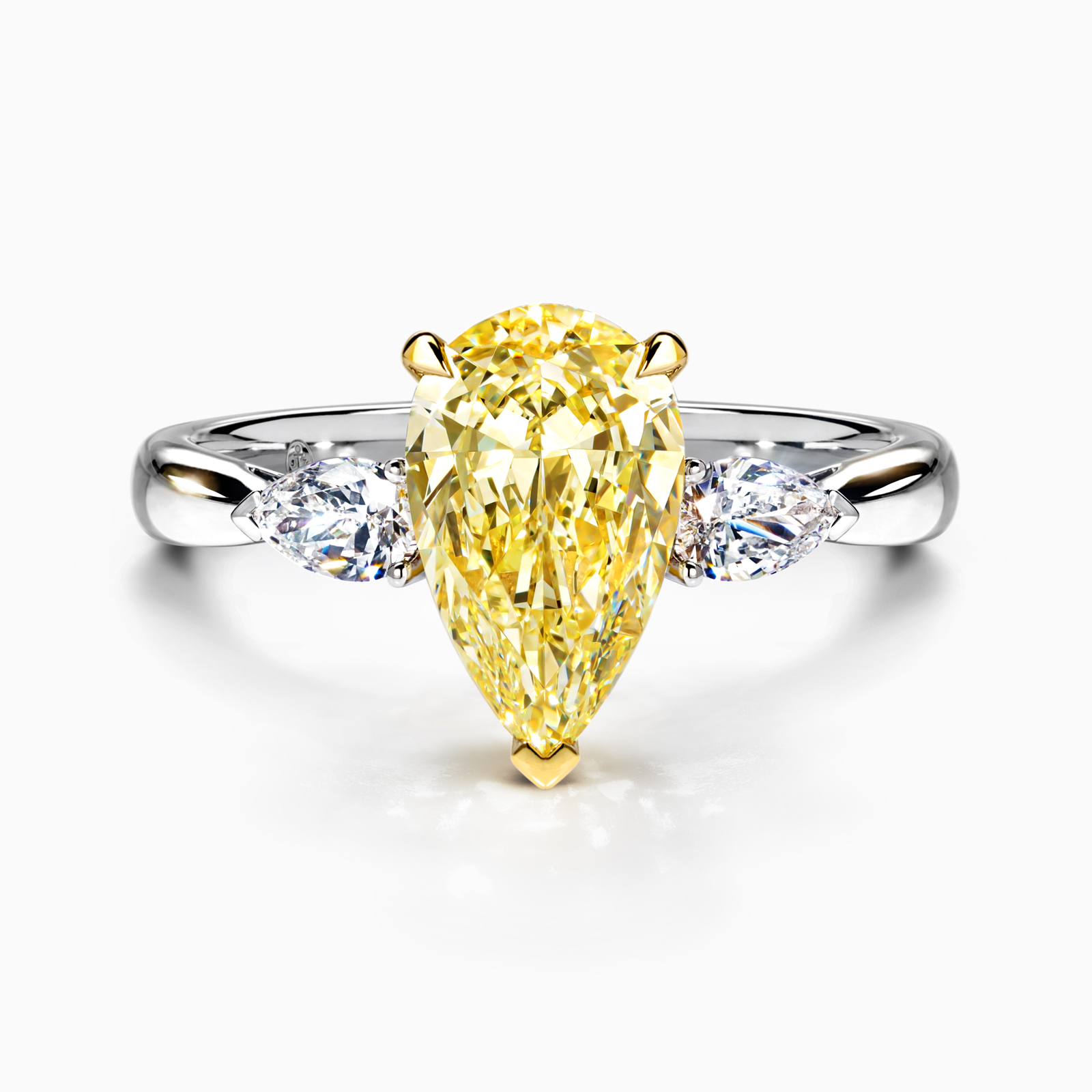 Роскошное кольцо с большим желтым бриллиантом огранки 