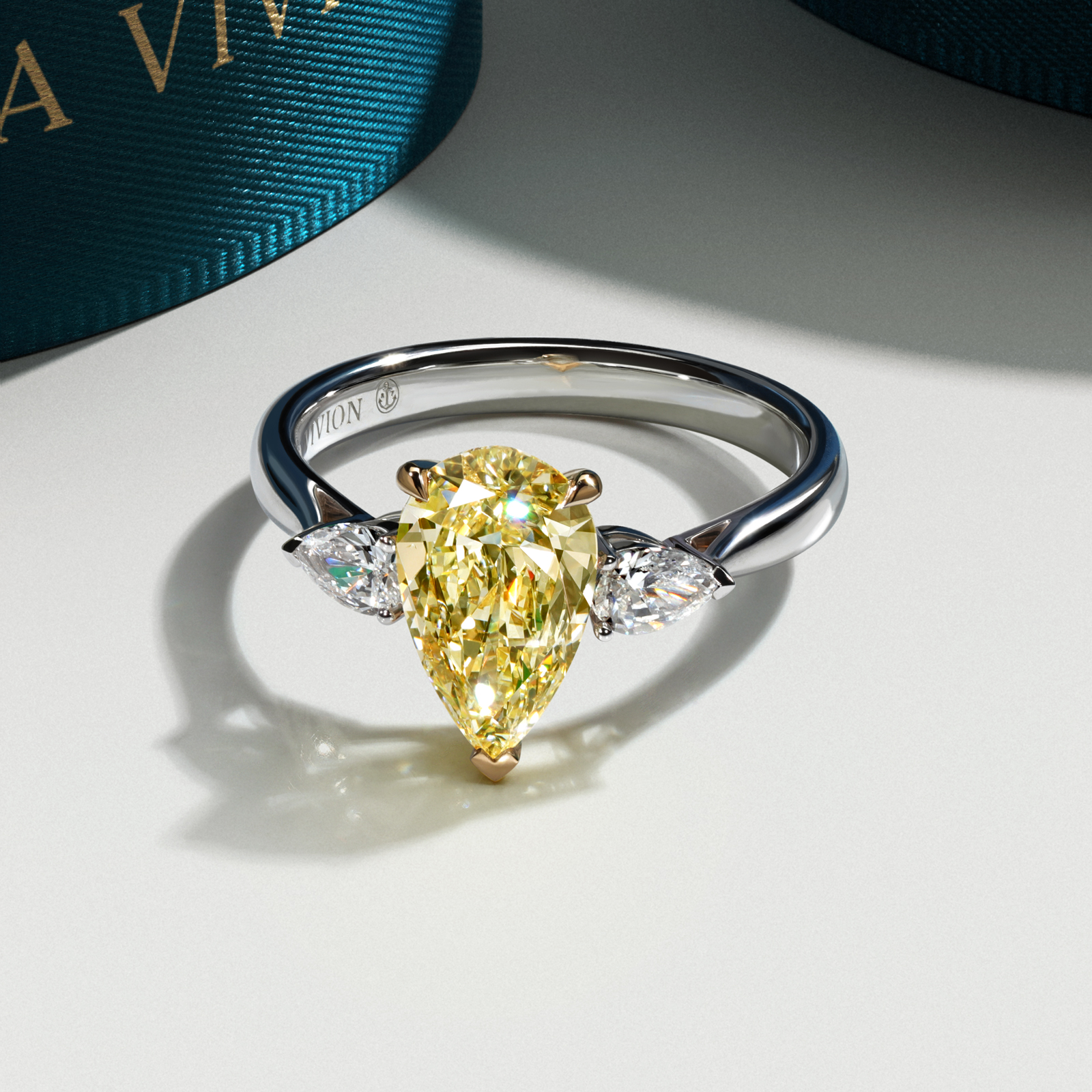 Кольца с желтыми бриллиантами - купить в ювелирном интернет-магазине по выгодной цене с доставкой по Москве