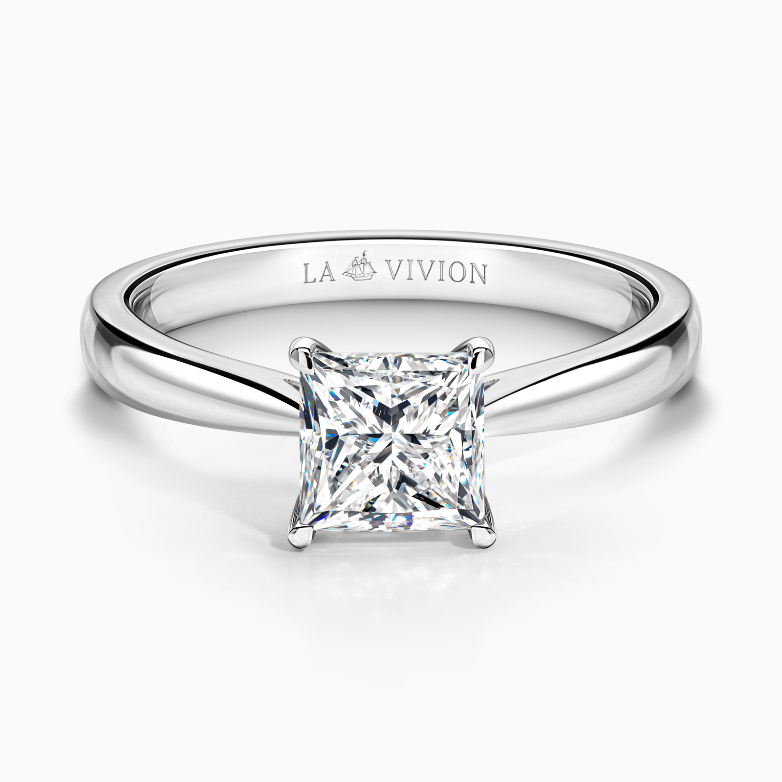 Помолвочное кольцо с бриллиантом огранки "Принцесса" купить в ювелирном интернет-магазине LA VIVION