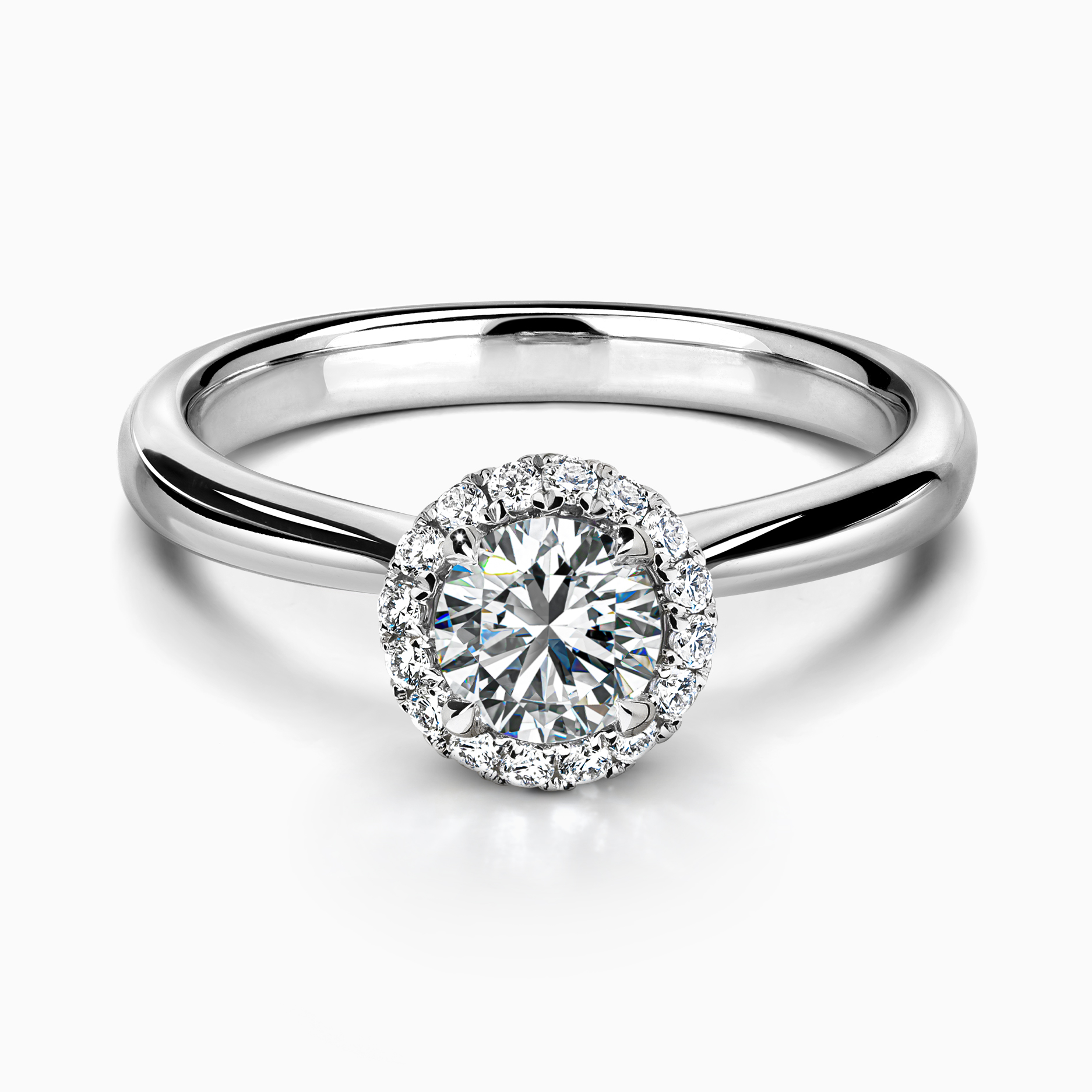 Помолвочное кольцо с бриллиантовым ободочком.